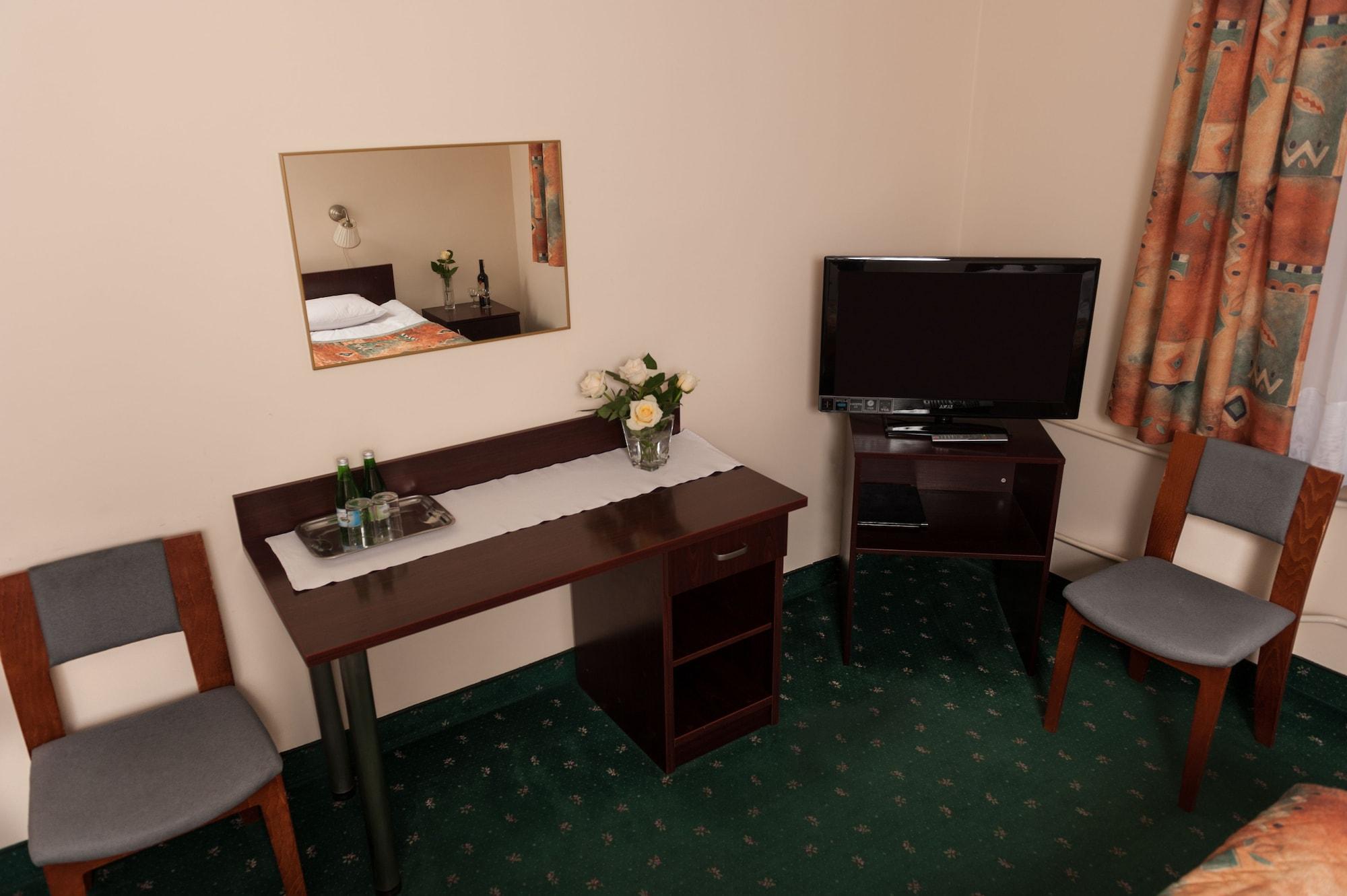 Parkhotel Economic Wielka Wies  Eksteriør billede