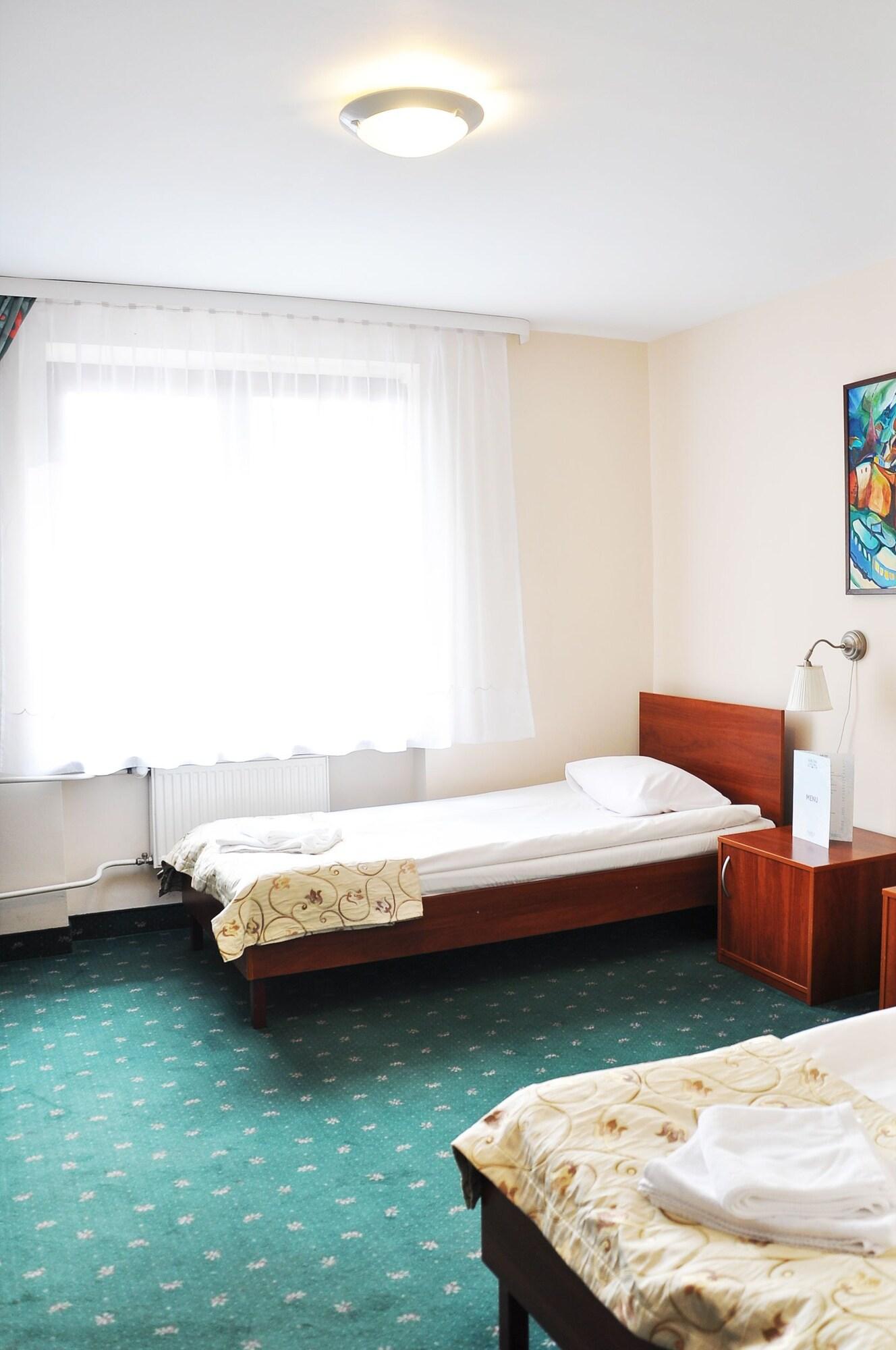 Parkhotel Economic Wielka Wies  Eksteriør billede